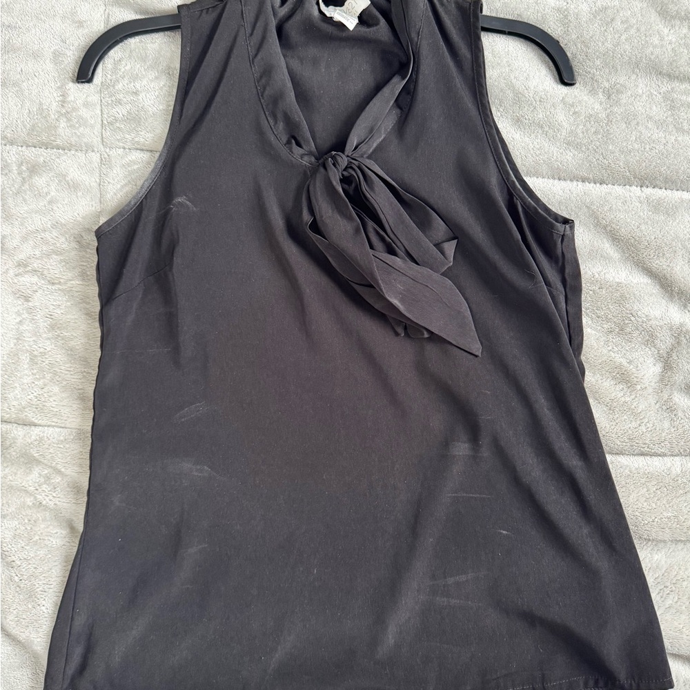 ⚠️Forever 21 Black Sleeveless Blouse with Tie⚠️